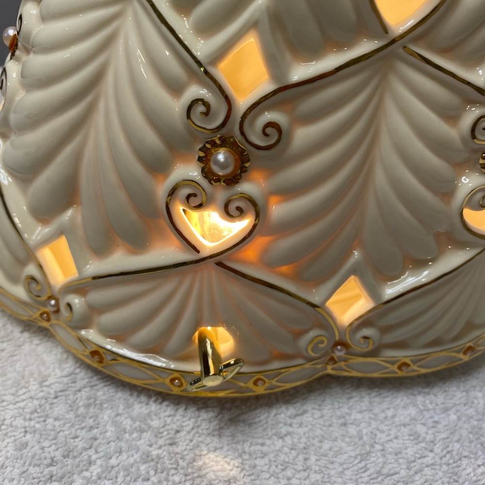 Lenox Florentine and Pearl Light-up Musical Centerpiece - Picture 3 of 7